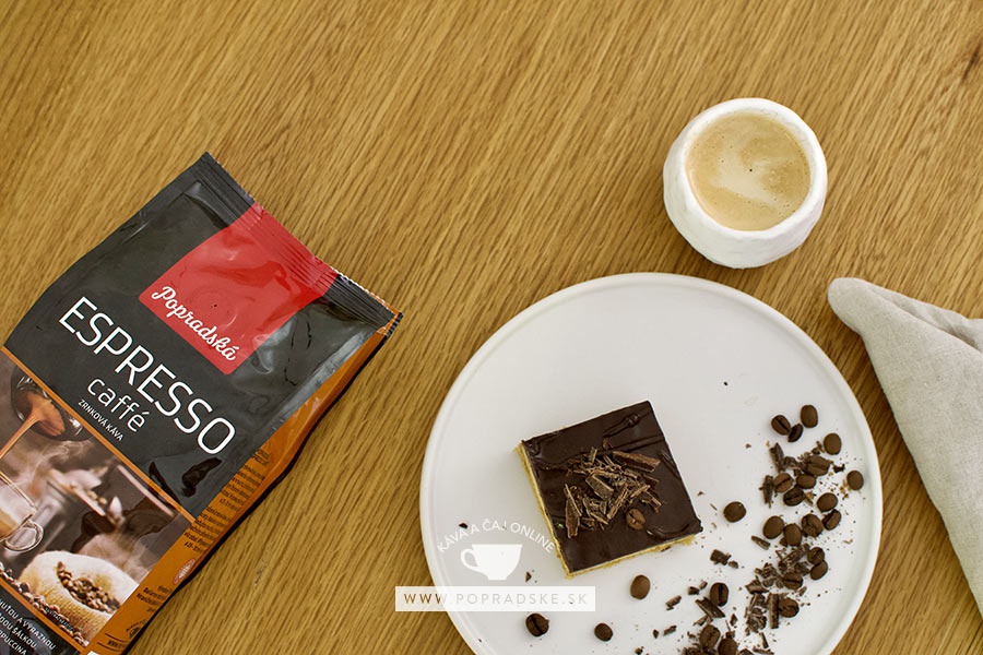 Kávové rezy s hoblinkami čokolády a balenie kávy Popradská Espresso caffé