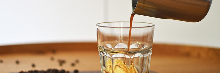Affogato káva v sklenenom pohári