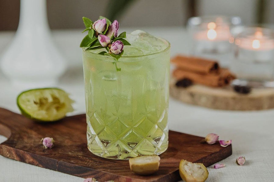 Matcha tonic pripravený z domáceho receptu