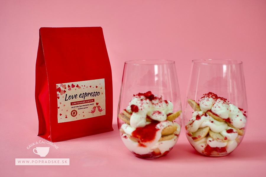 Jahodové tiramisu v pohári