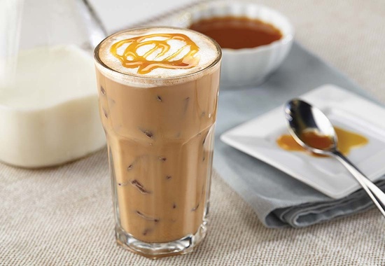 Jednoduchý recept na ľadovú karamelovú kávu