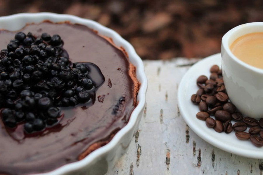 Recept na kávový koláč s lesným ovocím a čokoládou