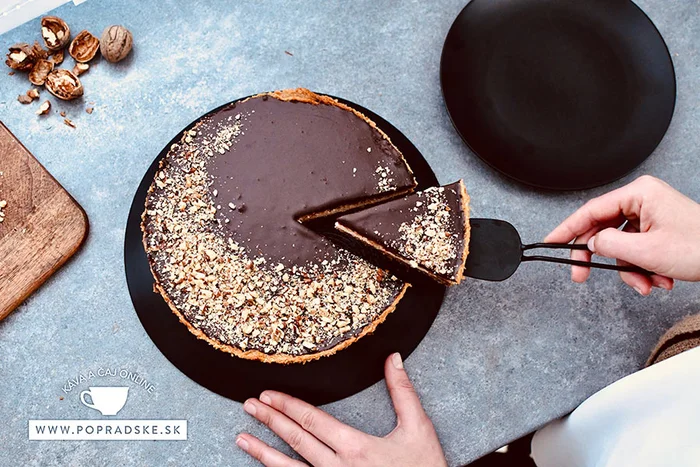 Recept na kávový cheesecake s orechovým korpusom