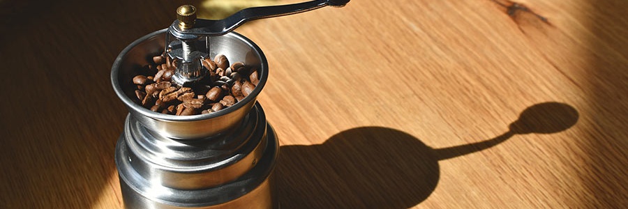 Ručný mlynček na kávu