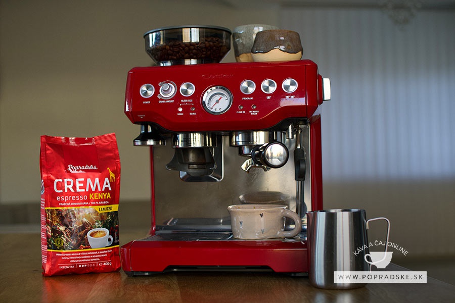 Domáci kávový kútik s kávovarom a popradskou kávou
