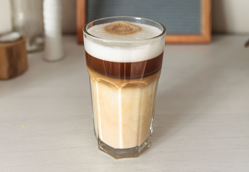 vrstvy latte macchiato