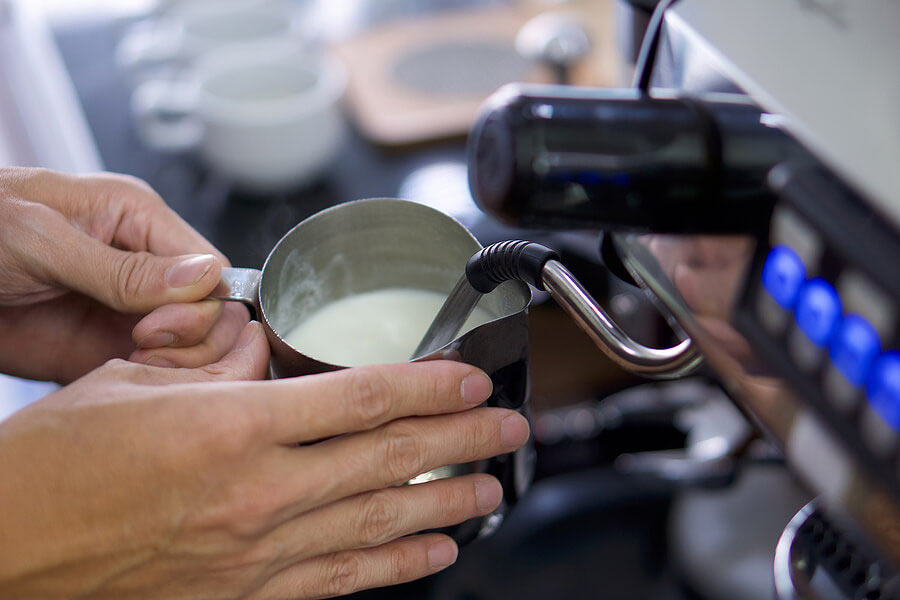 ako napeniť mlieko v kávovare