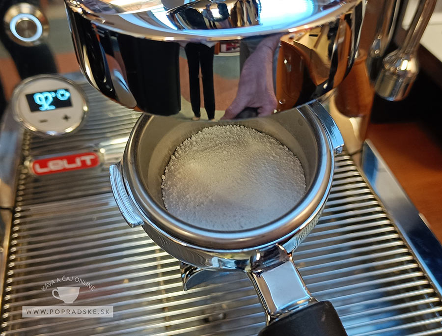 Čistenie sitka do kávovaru
