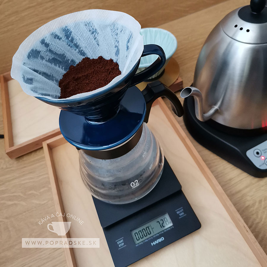 hario V60 - nasypte mletú kávu