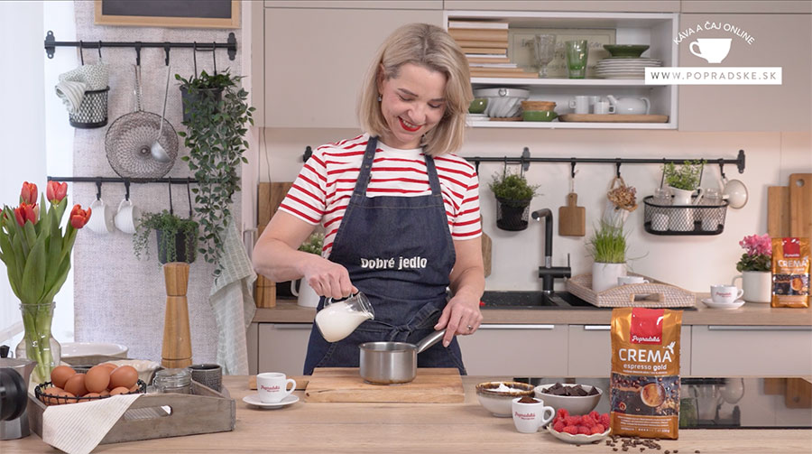 Začatie robenia receptu na piškótovú roládu