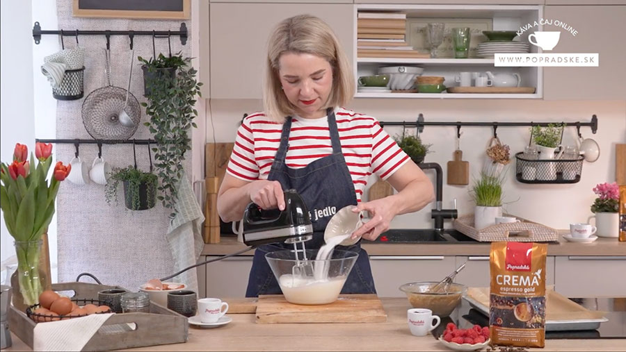 Príprava piškótového cesta na roládu