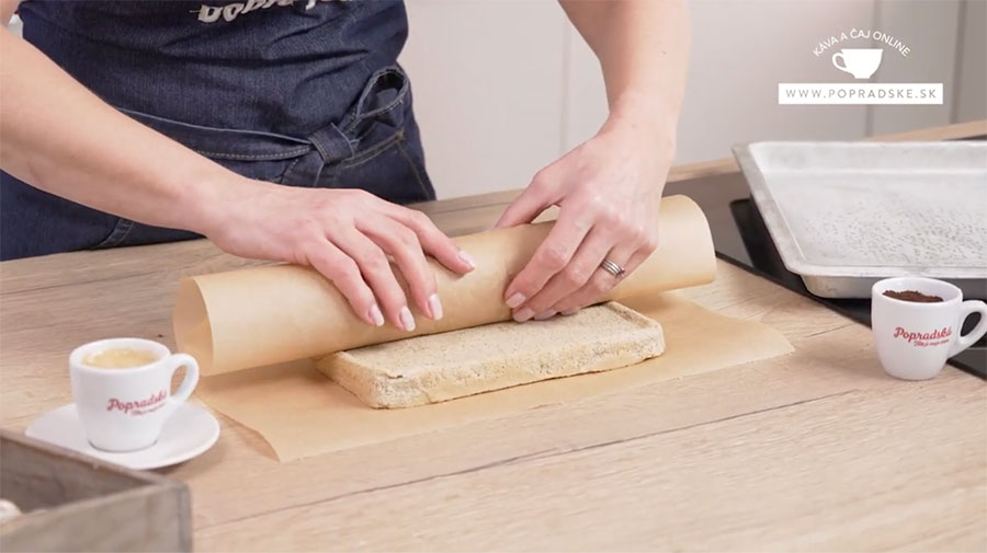 Rolovanie piškótovej rolády