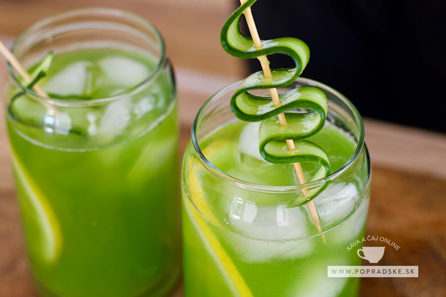 Uhorková limonáda s ľadom a uhorkou